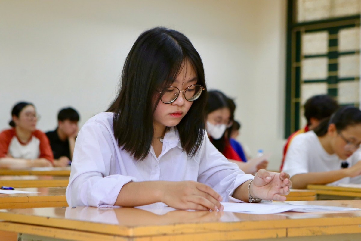 Thí sinh Hà Nội bắt đầu làm thủ tục thi tốt nghiệp THPT năm 2025