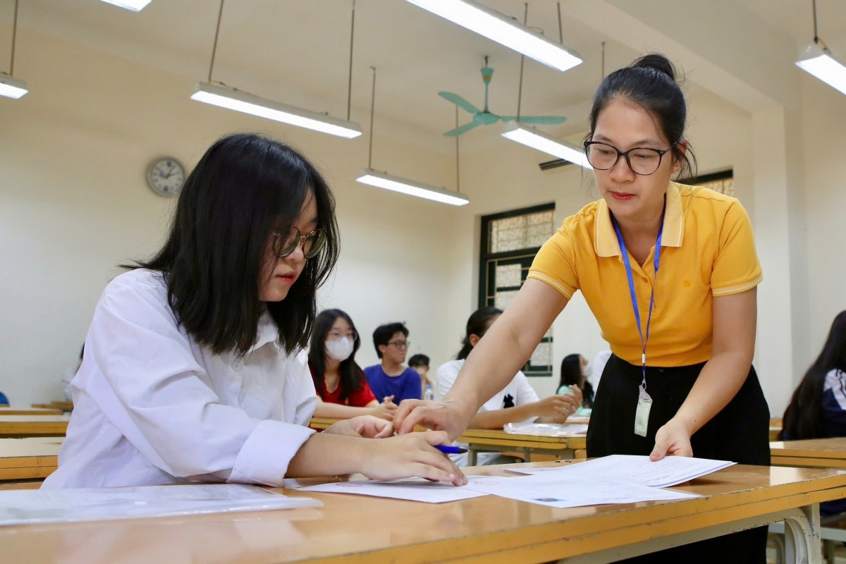 Thí sinh Hà Nội bắt đầu làm thủ tục thi tốt nghiệp THPT năm 2025