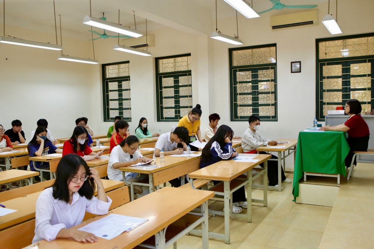 Thí sinh Hà Nội bắt đầu làm thủ tục thi tốt nghiệp THPT năm 2025