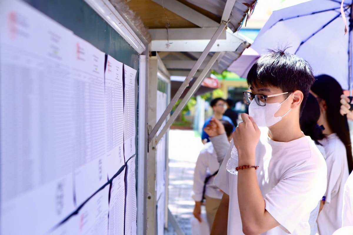 Thí sinh Hà Nội bắt đầu làm thủ tục thi tốt nghiệp THPT năm 2025