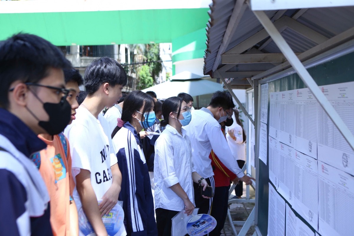 Thí sinh Hà Nội bắt đầu làm thủ tục thi tốt nghiệp THPT năm 2025