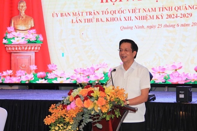 Chủ tịch Ủy ban MTTQ Việt Nam tỉnh Quảng Ninh Nguyễn Văn Hồi phát biểu tại hội nghị.