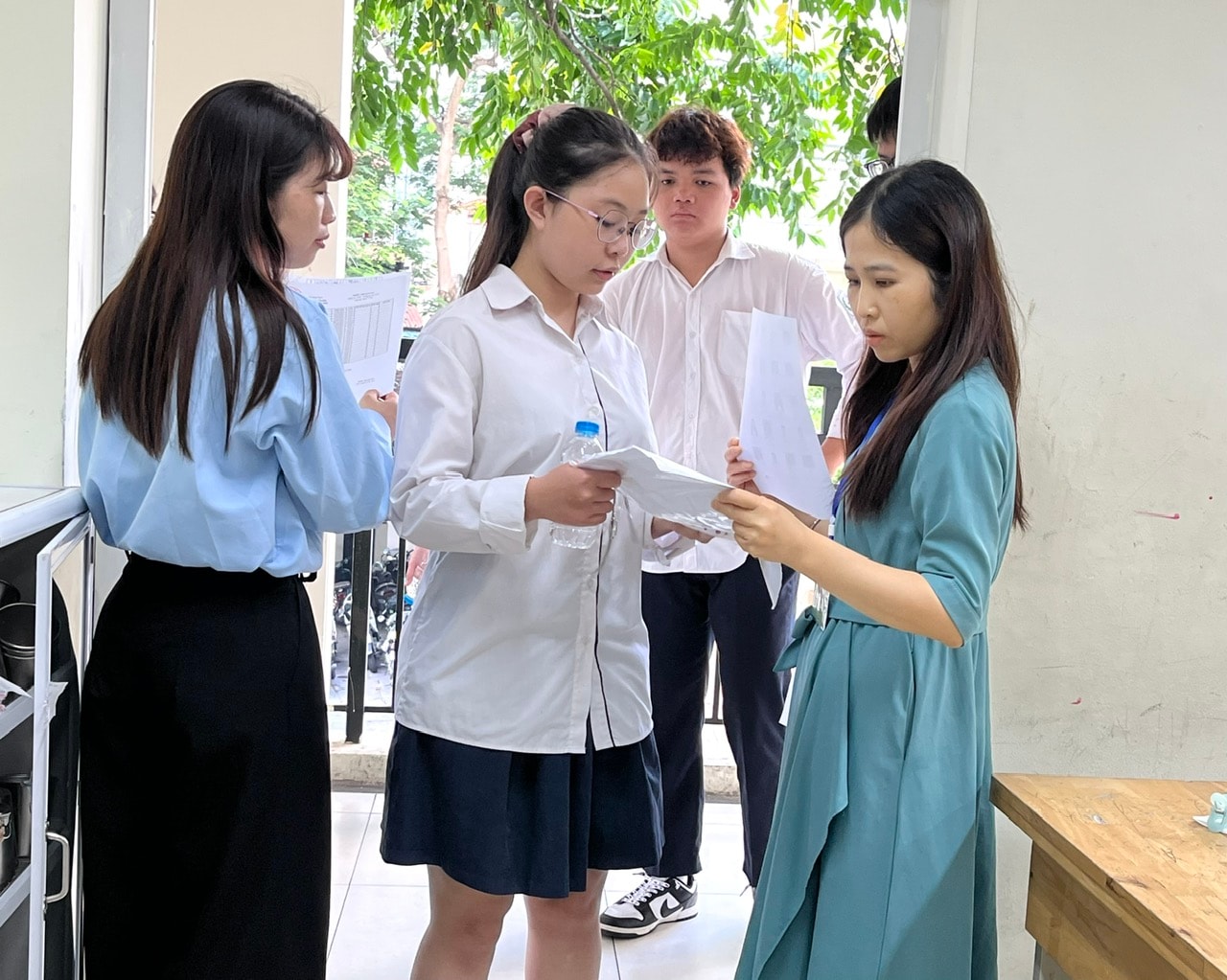 2606-thi-tn-tai-thcs-nguyen-du-16-goi-ts.jpg