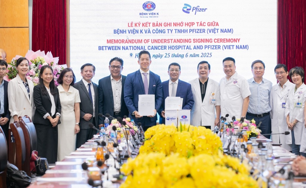 Lễ ký biên bản ghi nhớ giữa Pfizer Việt Nam và Bệnh viện K Lễ ký biên bản ghi nhớ giữa Pfizer Việt Nam và Bệnh viện K