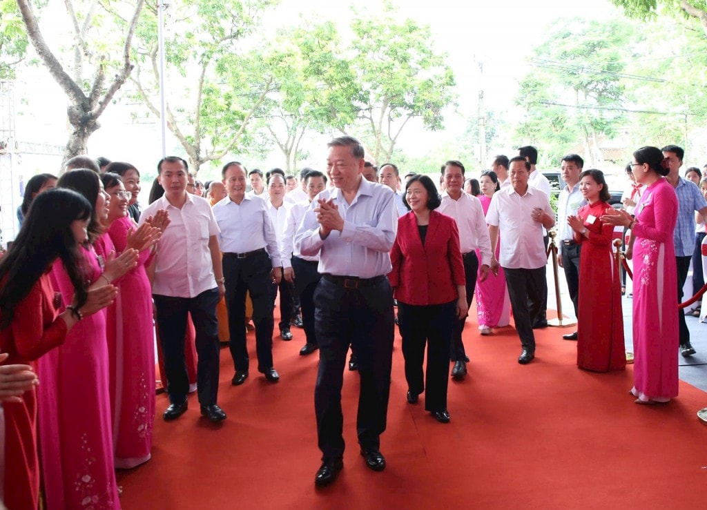 Tổng Bí thư Tô Lâm cùng lãnh đạo trung ương, thành phố Hà Nội dự Lễ khởi công xây dựng đền thờ Đức vua Ngô Quyền. Ảnh: Viết Thành