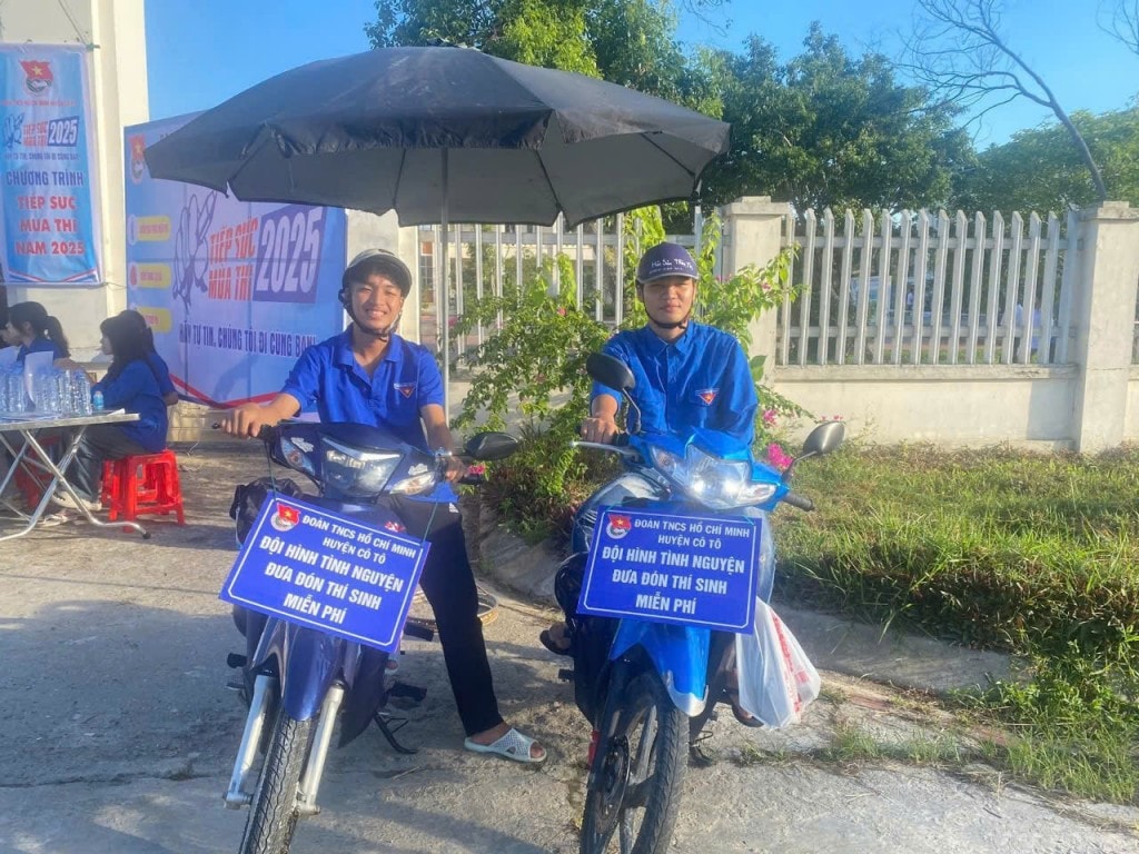 Đoàn thanh niên tiếp sức đưa đón thí sinh tham gia kỳ thi miễn phí