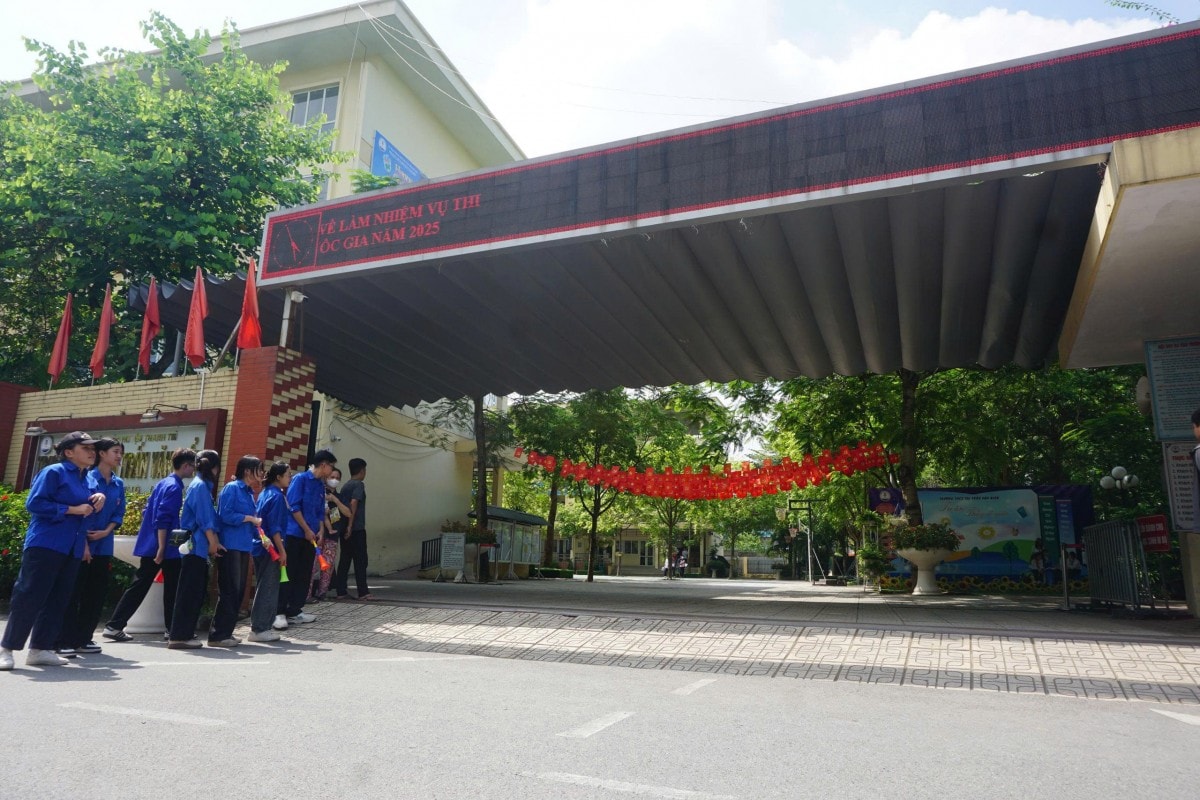 Kỳ thi THPT 2025: Mở màn thuận lợi, nhiều thí sinh “thở phào”