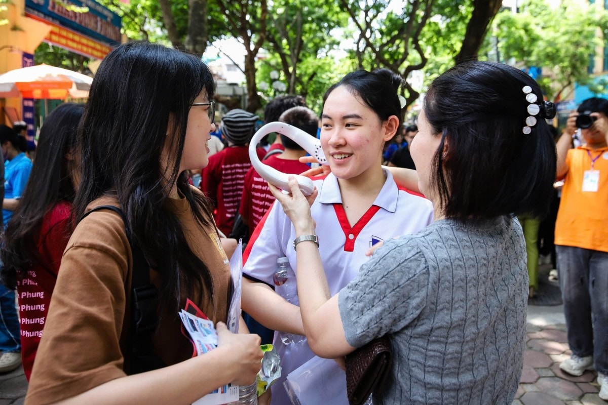 Kỳ thi THPT 2025: Mở màn thuận lợi, nhiều thí sinh “thở phào”