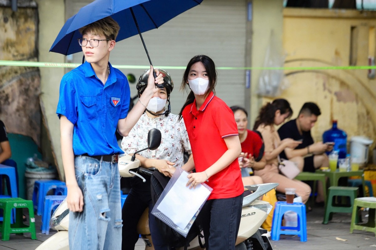 Kỳ thi THPT 2025: Mở màn thuận lợi, nhiều thí sinh “thở phào”