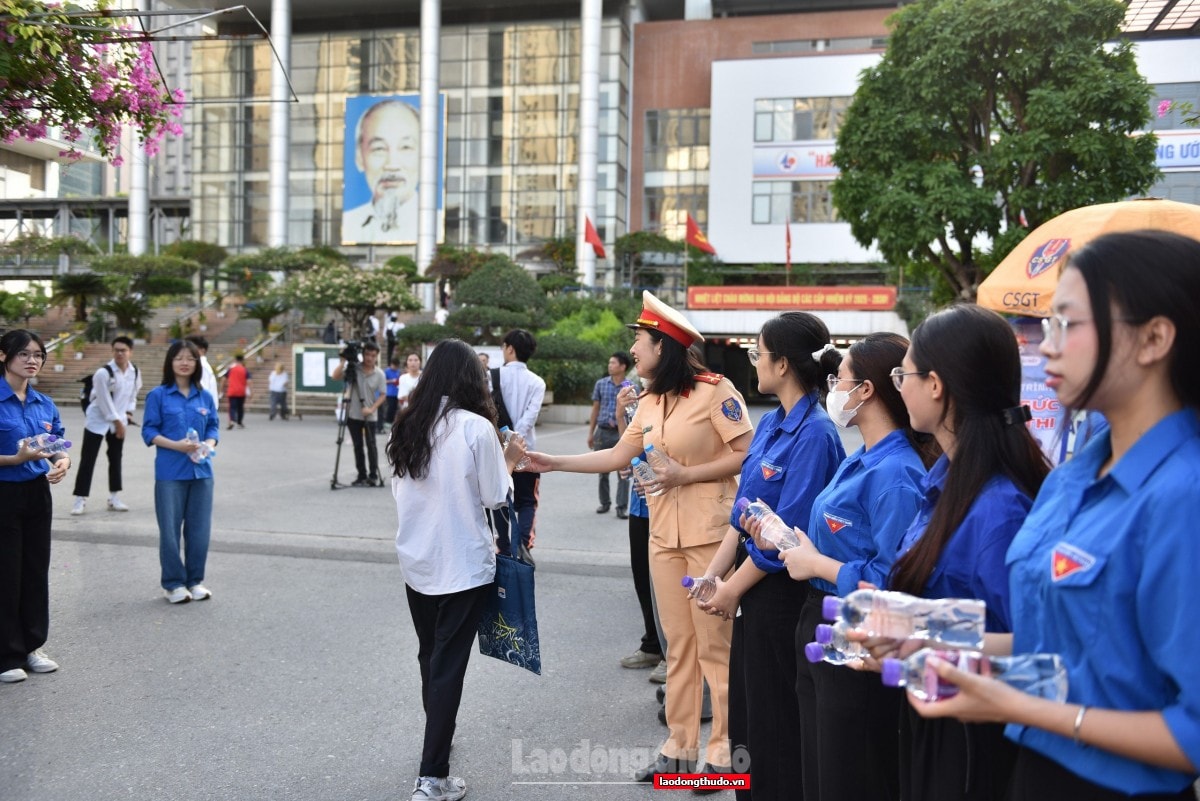 Hà Nội: Không xảy ra ùn tắc giao thông ngày đầu thi tốt nghiệp THPT
