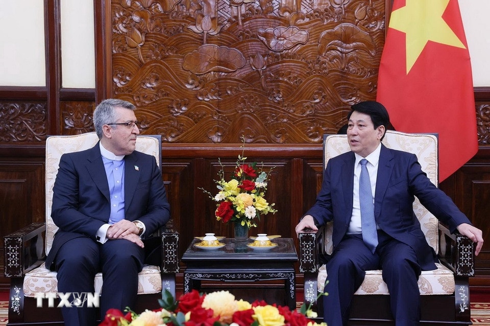 Chủ tịch nước Lương Cường tiếp Đại sứ Iran tại Việt Nam Ali Akbar Nazari đến chào từ biệt. (Ảnh: Lâm Khánh/TTXVN)
