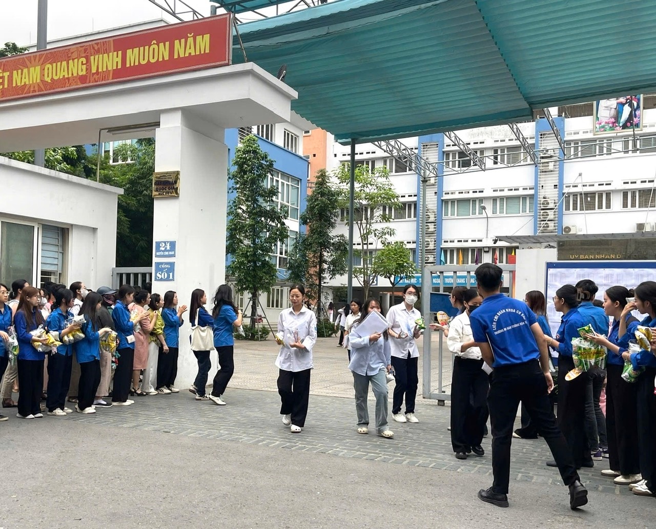2706-hoan-thanh-bai-thi.jpg