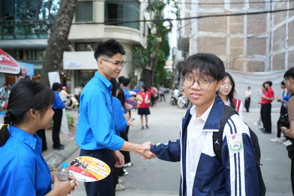 Thí sinh và tình nguyện viên luôn có sợi dây động lực kết nối nhau