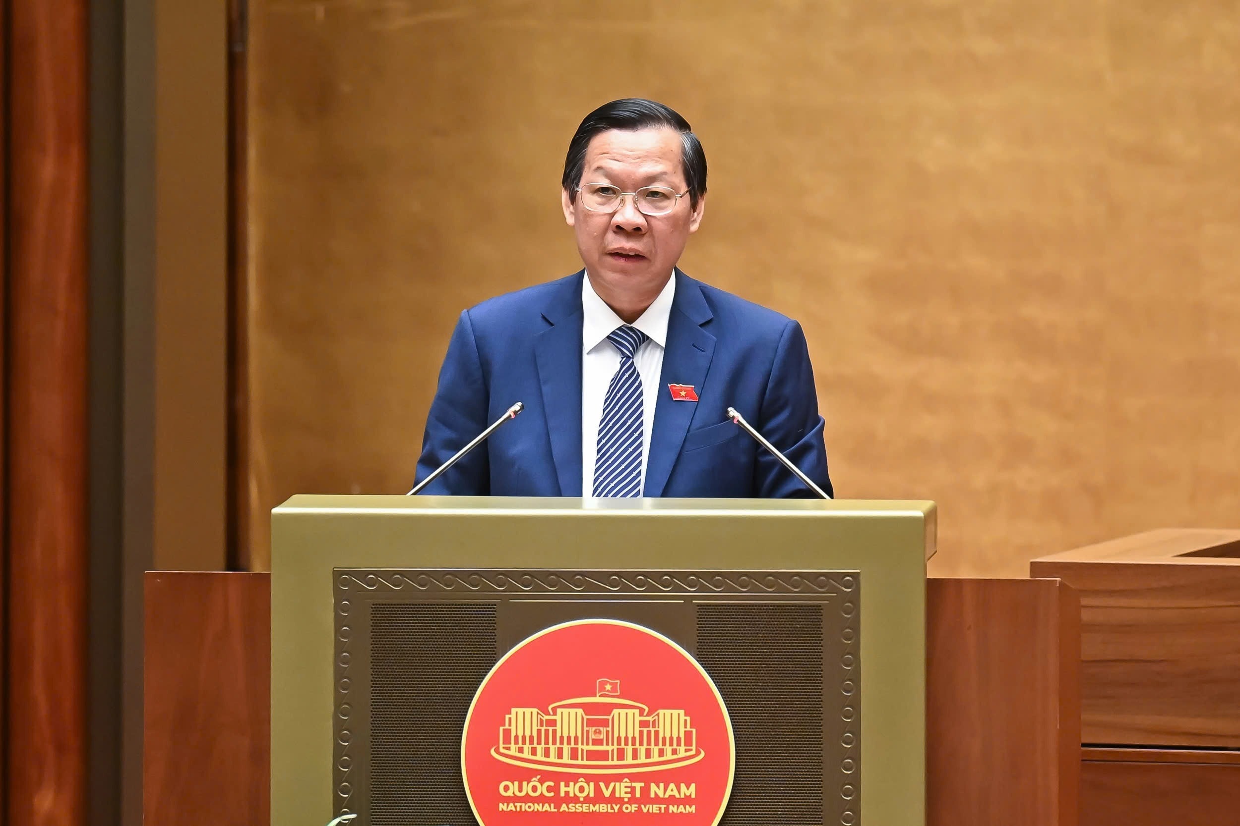 Chủ nhiệm Ủy ban Kinh tế và Tài chính của Quốc hội Phan Văn Mãi trình bày báo cáo Chủ nhiệm Ủy ban Kinh tế và Tài chính của Quốc hội Phan Văn Mãi trình bày báo cáo