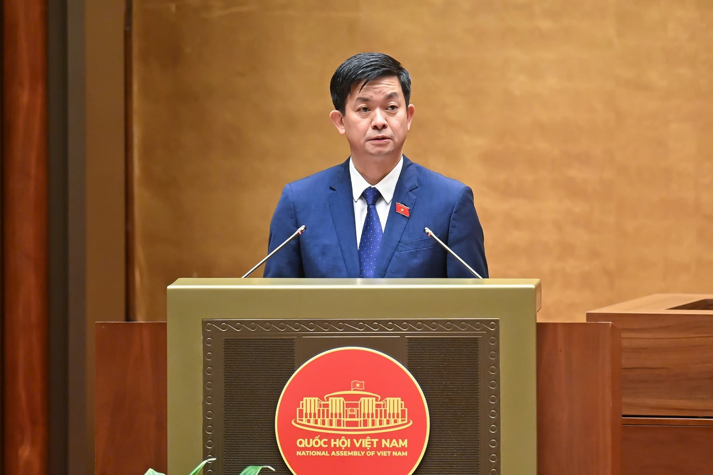 Tổng Thư ký Quốc hội, Chủ nhiệm Văn phòng Quốc hội Lê Quang Tùng trình bày dự thảo Nghị quyết Kỳ họp thứ 9, Quốc hội khóa XV Tổng Thư ký Quốc hội, Chủ nhiệm Văn phòng Quốc hội Lê Quang Tùng trình bày dự thảo Nghị quyết Kỳ họp thứ 9, Quốc hội khóa XV