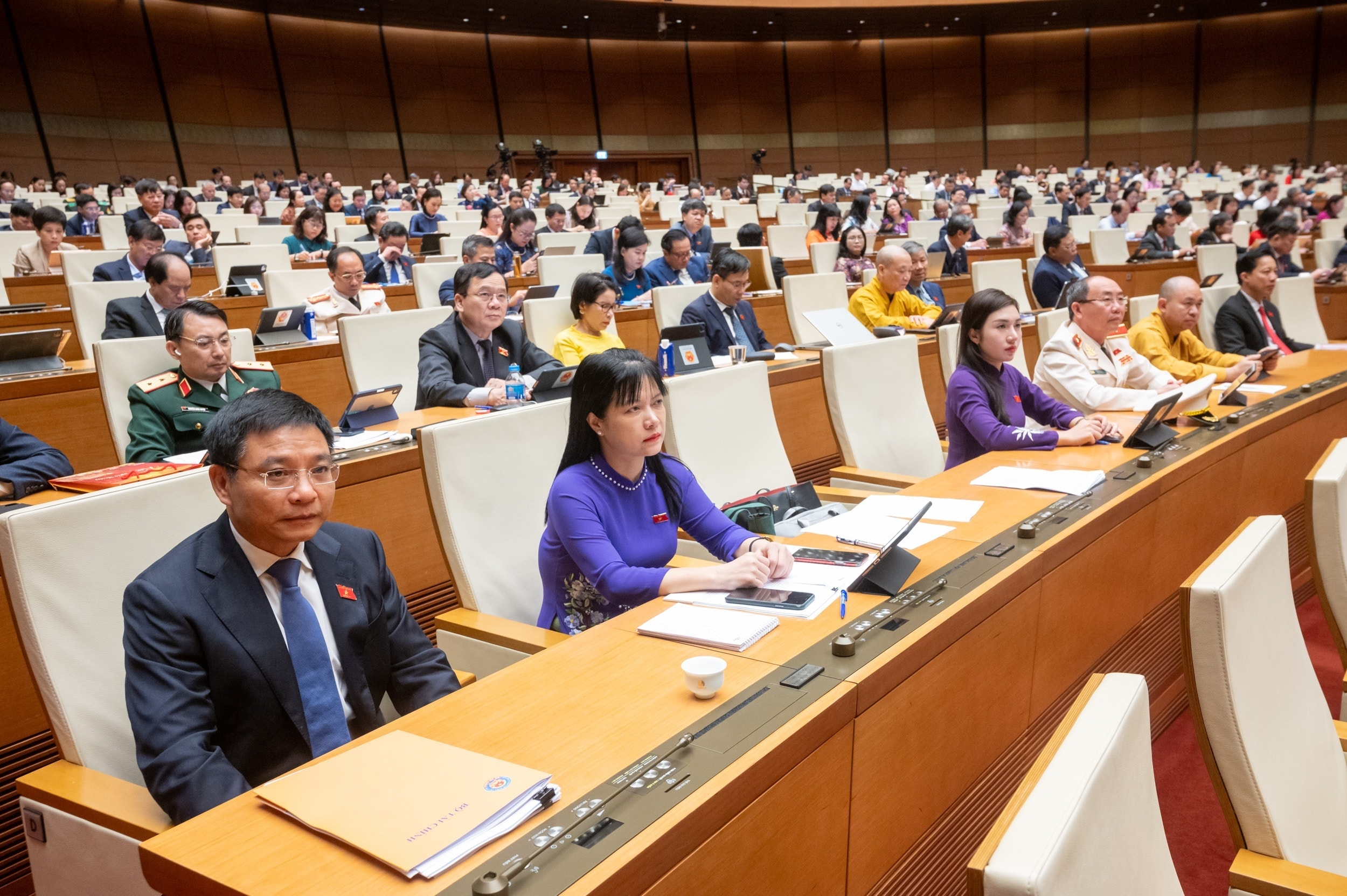 Các ĐBQH tham dự Kỳ họp thứ Chín, Quốc hội Khóa XV. Các ĐBQH tham dự Kỳ họp thứ Chín, Quốc hội Khóa XV.