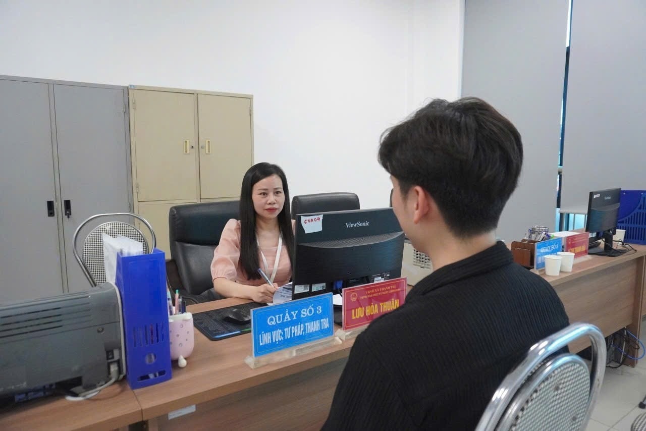 Trung tâm Phục vụ hành chính công xã Thanh Trì mới phục vụ giải quyết các thủ tục hành chính cho người dân. Ảnh: Thanh Hồng Trung tâm Phục vụ hành chính công xã Thanh Trì mới phục vụ giải quyết các thủ tục hành chính cho người dân. Ảnh: Thanh Hồng
