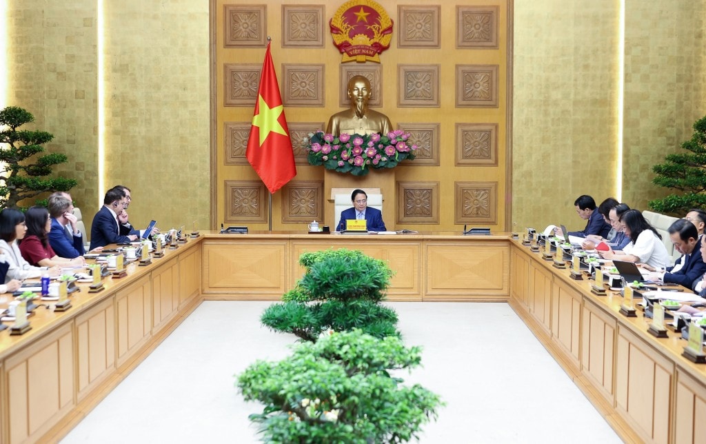 Thủ tướng khẳng định, Việt Nam cam kết tiếp tục xây dựng môi trường kinh doanh phù hợp kinh tế thị trường, luật pháp 2 nước; bảo đảm an ninh, an toàn, quyền và lợi ích hợp pháp, chính đáng của người nước ngoài, doanh nghiệp nước ngoài, trong đó có doanh nghiệp Anh tại Việt Nam - Ảnh: VGP/Nhật Bắc