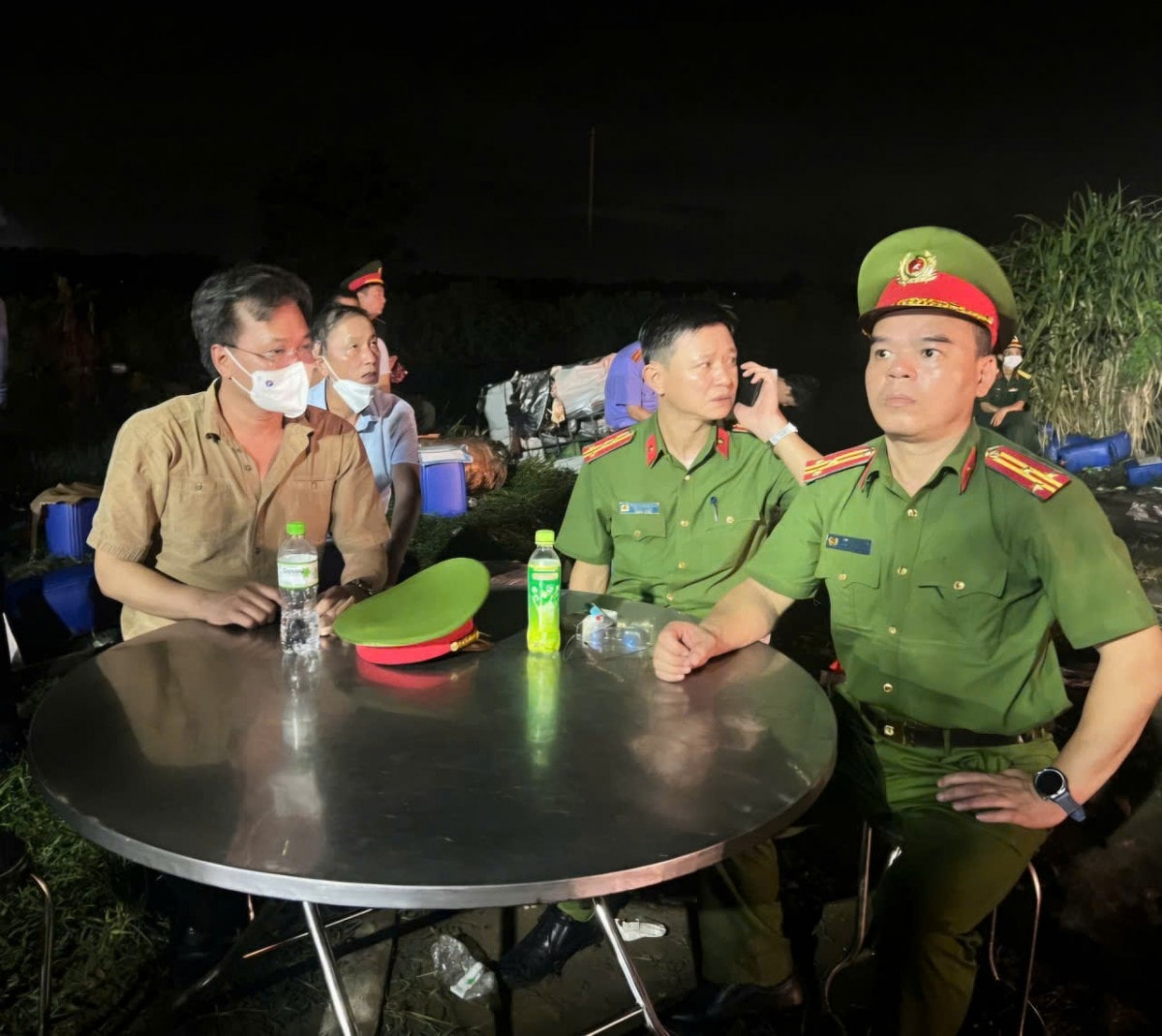 Hưng Yên: Lãnh đạo tỉnh và hàng trăm cán bộ, chiến sĩ, người dân xuyên đêm chữa cháy