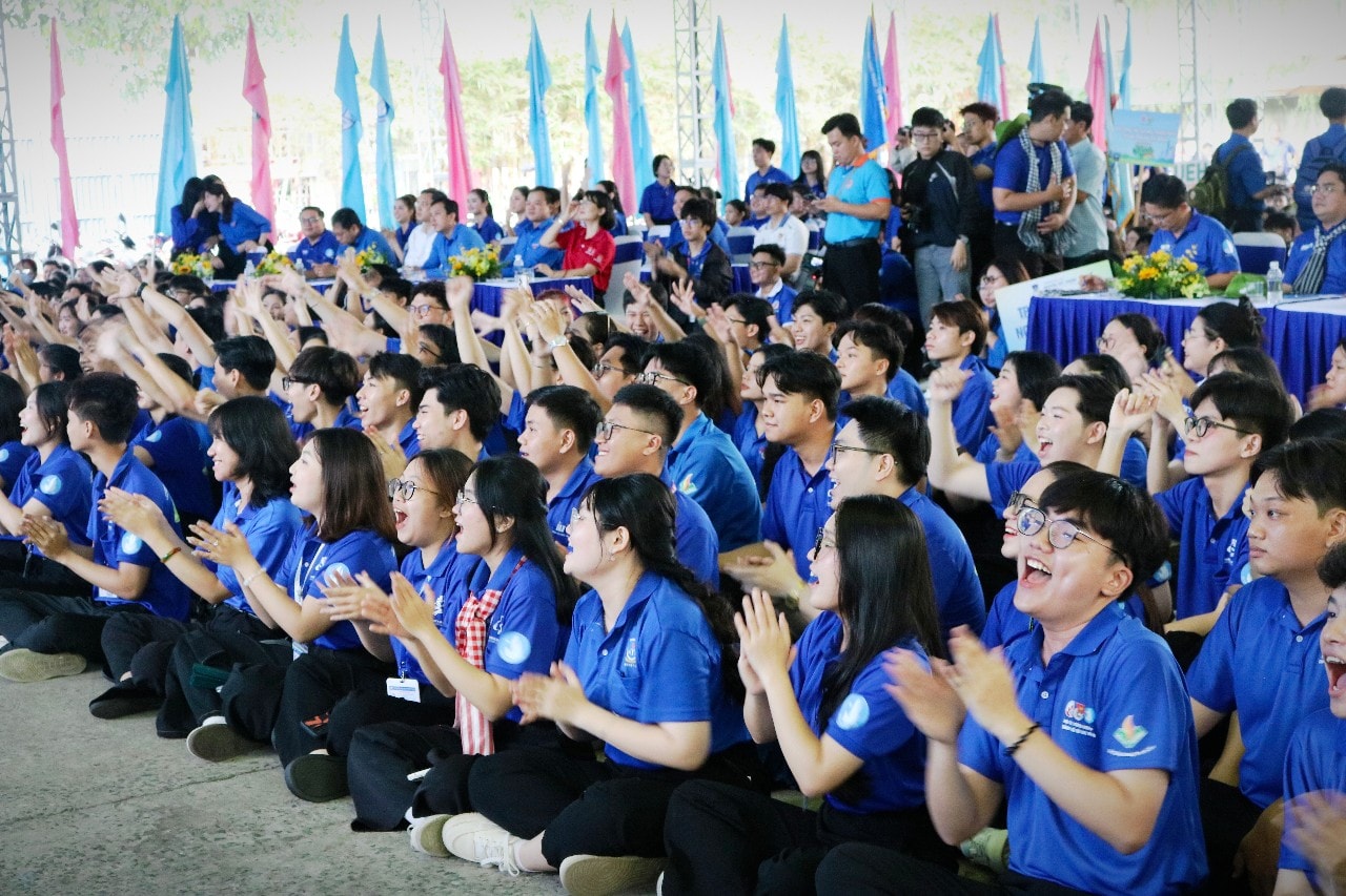 La cérémonie d'inauguration a été marquée par l'enthousiasme et le dévouement des jeunes de la ville. Photo : Ngoc Ngan