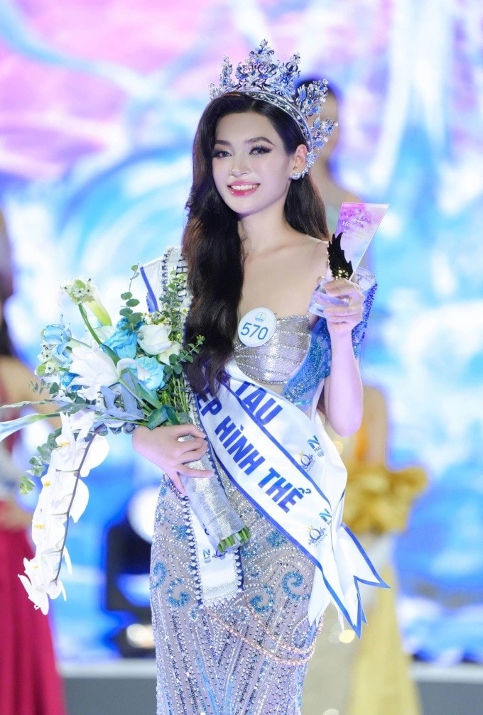 Người đẹp Nguyễn Hoài Phương Anh đến từ tỉnh Bà Rịa - Vũng Tàu đã được trao danh hiệu Hoa hậu Biển Việt Nam toàn cầu 2025