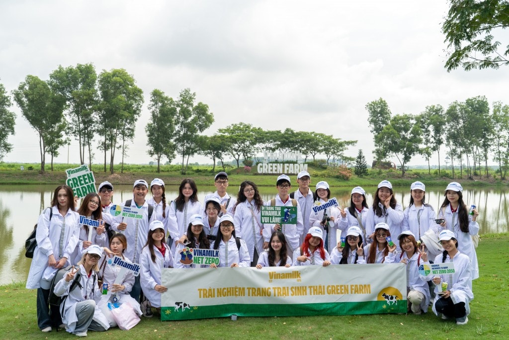 Đoàn sinh viên đến từ các trường đại học tại TP.HCM ghé thăm trang trại Vinamilk Green Farm Tây Ninh (Ảnh: Thế Anh).