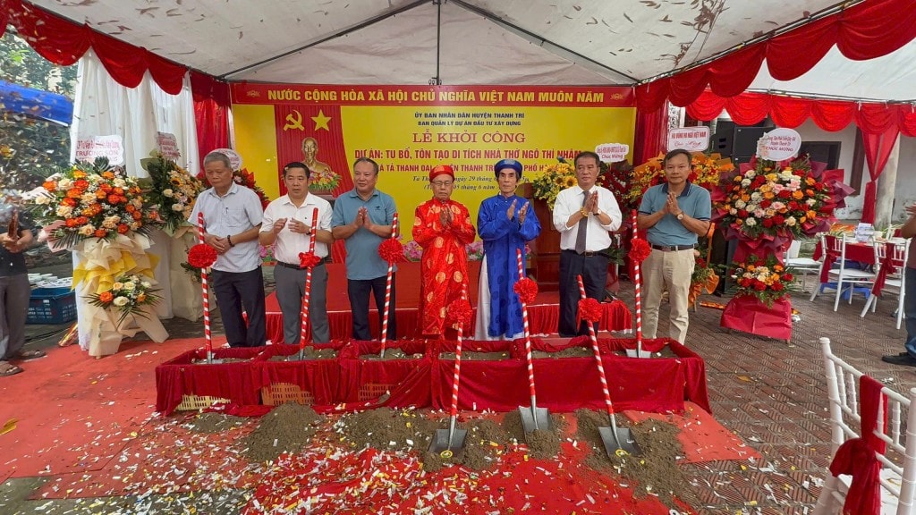 Các đại biểu dự lễ khởi công