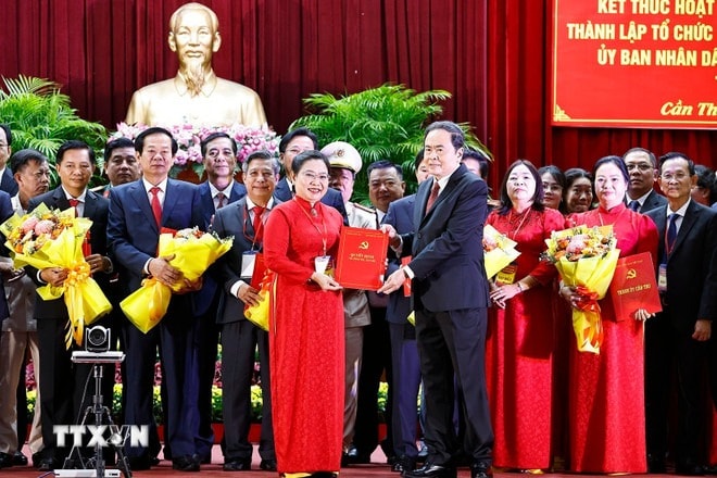 chu-tich-quoc-hoi-can-tho2.jpg