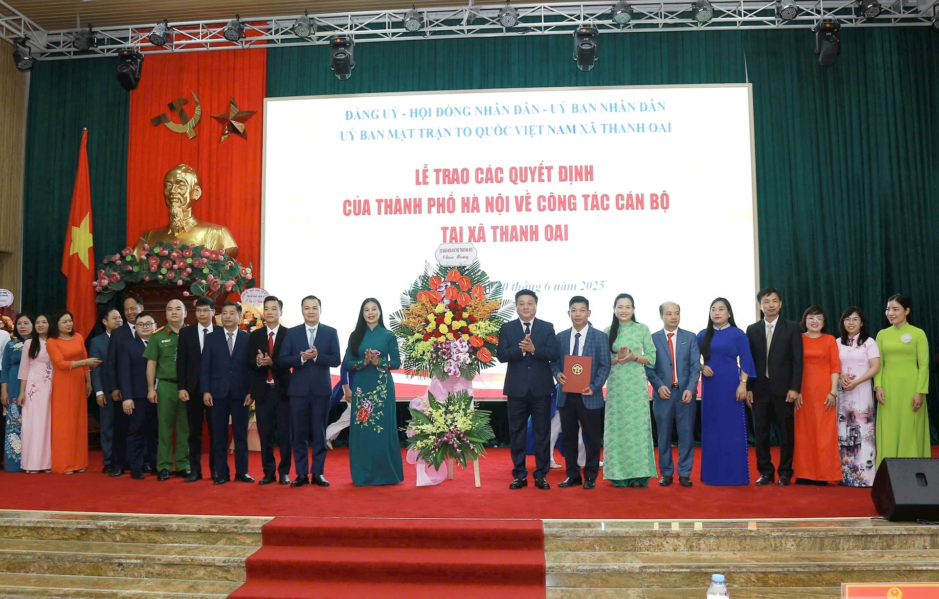 thanh-oai-lien-huong.jpg