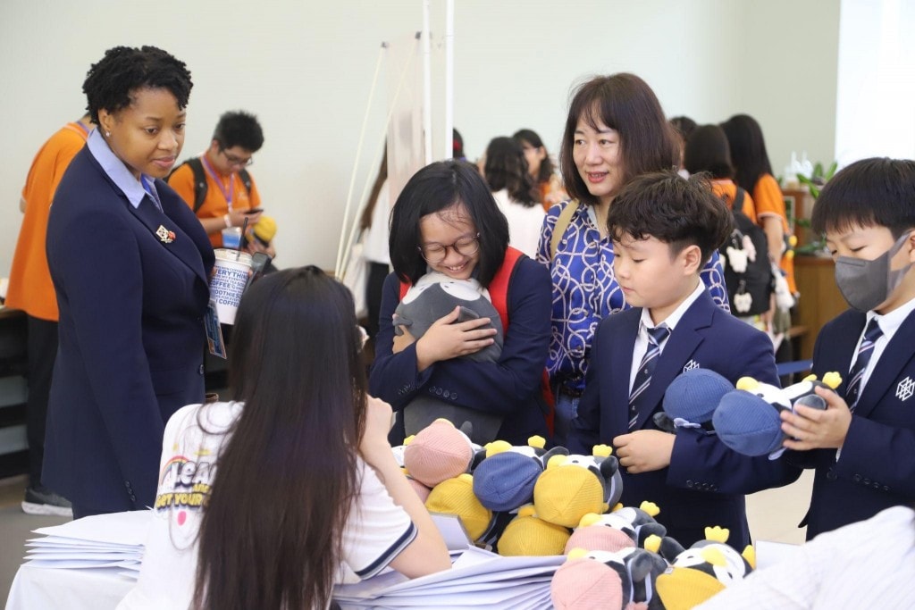 Những chú chim cánh cụt - linh vật của giải đấu trở thành người bạn đồng hành giúp thí sinh vượt qua lo lắng Những chú chim cánh cụt - linh vật của giải đấu trở thành người bạn đồng hành giúp thí sinh vượt qua lo lắng