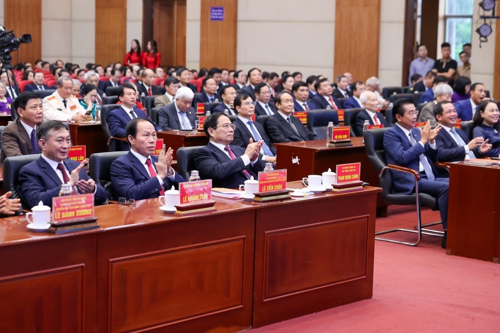 Thủ tướng Phạm Minh Chính cùng các đại biểu dự Lễ công bố các nghị quyết, quyết định của Trung ương về sáp nhập đơn vị hành chính tại thành phố Hải Phòng - Ảnh: VGP/Nhật Bắc