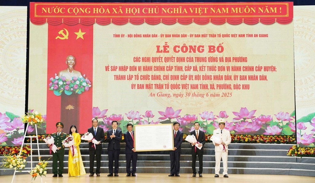 Đón nhận Nghị quyết của Quốc hội về thành lập tỉnh An Giang