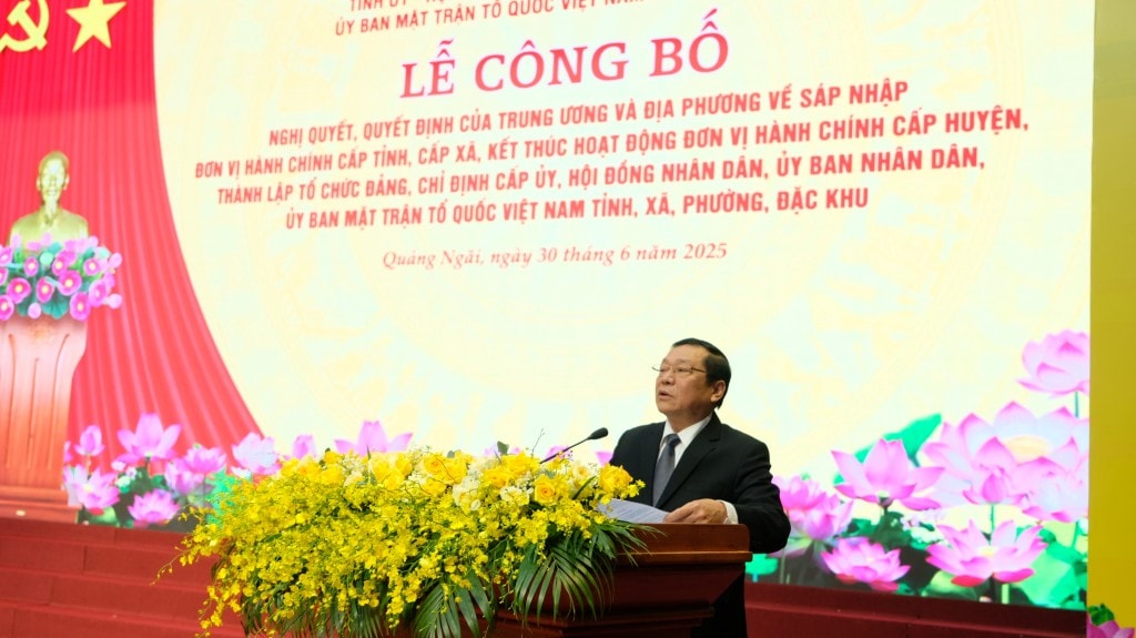 Ông Lại Xuân Môn, Phó Trưởng Ban Thường trực Ban Tuyên giáo và Dân vận Trung ương đã công bố các Nghị quyết của Quốc hội, Quyết định của Bộ Chính trị, Ban Bí thư, Chính phủ.
