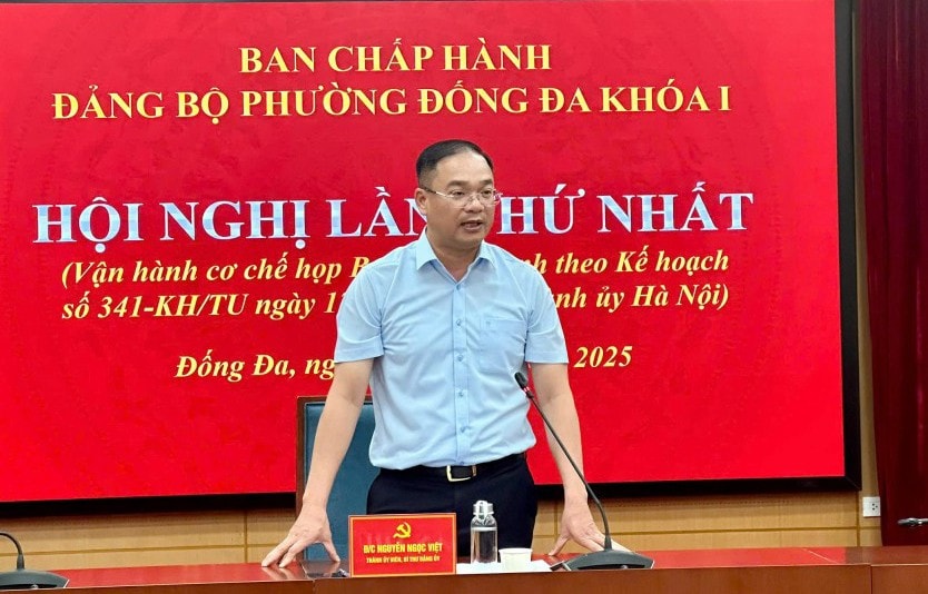 Đồng chí Nguyễn Ngọc Việt, Bí thư Đảng ủy phường Đông Đa phát biểu tại hội nghị