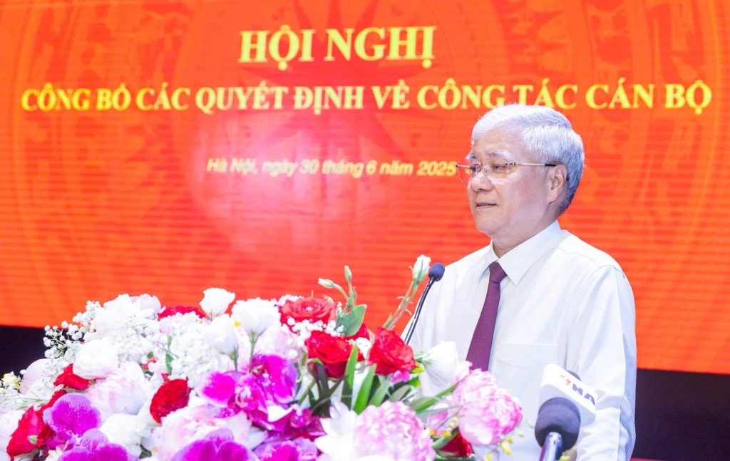 Ông Đỗ Văn Chiến, Ủy viên Bộ Chính trị, Bí thư Trung ương Đảng, Bí thư Đảng ủy MTTQ, các đoàn thể Trung ương, Chủ tịch UBTƯ MTTQ Việt Nam phát biểu chỉ đạo tại Hội nghị. Ảnh: Quang Vinh.