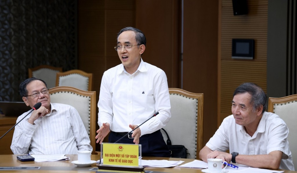 GS.TS. Hồ Xuân Năng, Chủ tịch Hội đồng Đại học Phenikaa phát biểu tại cuộc họp - Ảnh: VGP/Đức Tuân