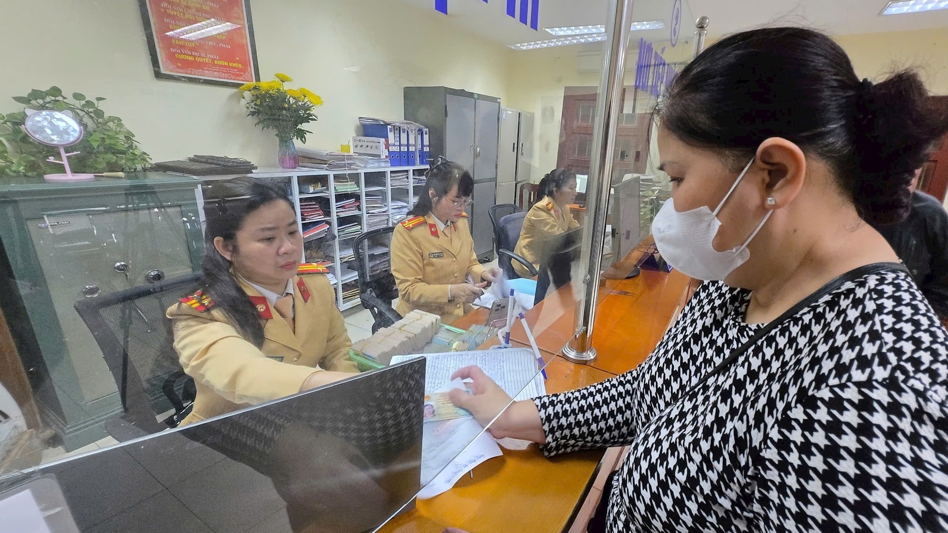 [Podcast] Tin tức ngày 30-6: Biển số xe được sắp xếp lại sau sáp nhập tỉnh từ 1-7