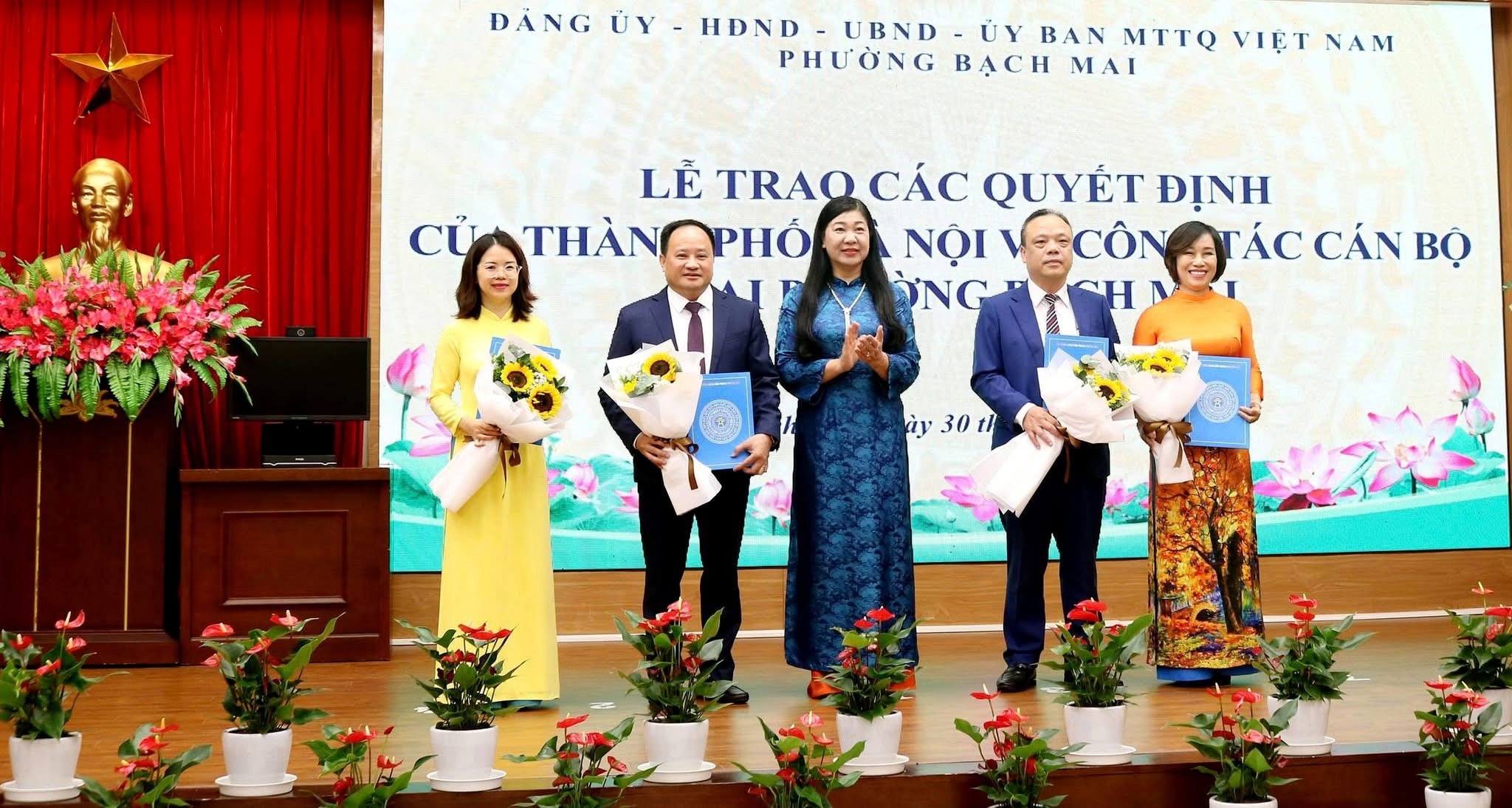 Hà Nội: Công bố và trao các quyết định của thành phố Hà Nội về công tác nhân sự cho các địa phương