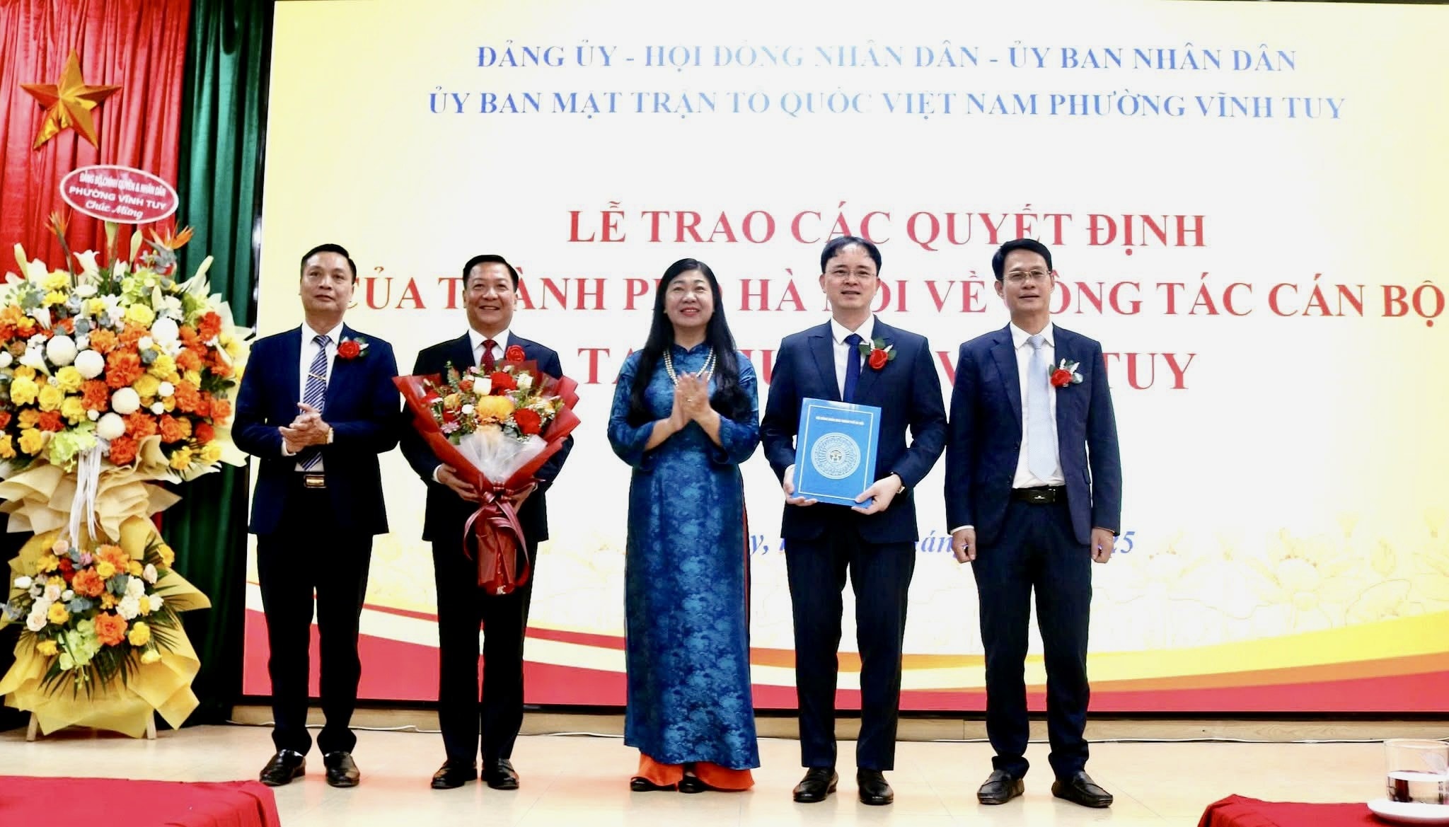 Hà Nội: Công bố và trao các quyết định của thành phố Hà Nội về công tác nhân sự cho các địa phương