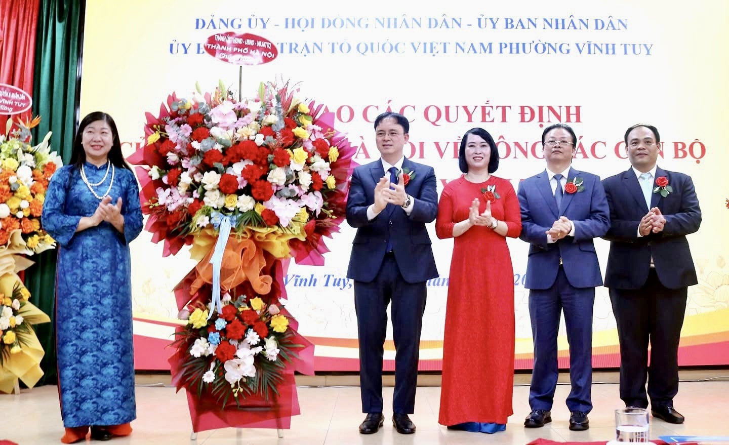 Hà Nội: Công bố và trao các quyết định của thành phố Hà Nội về công tác nhân sự cho các địa phương