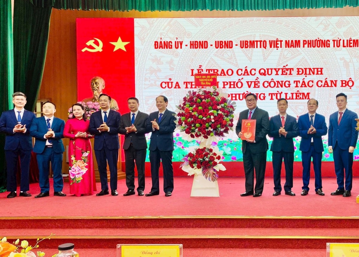 Hà Nội: Công bố và trao quyết định của thành phố Hà Nội về công tác nhân sự cho các địa phương