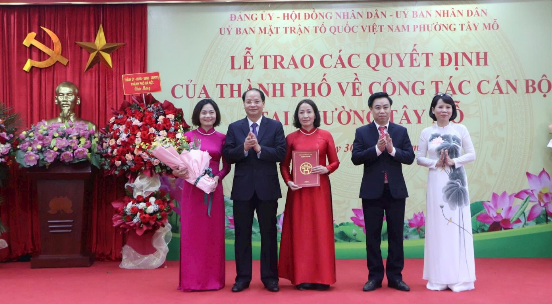 tay-mo-c-hang-bi-thu-.jpg