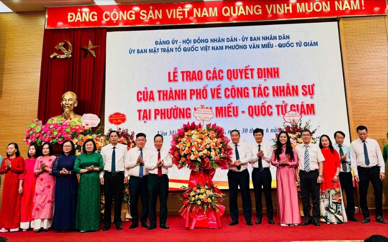 van-mieu-1-.jpg