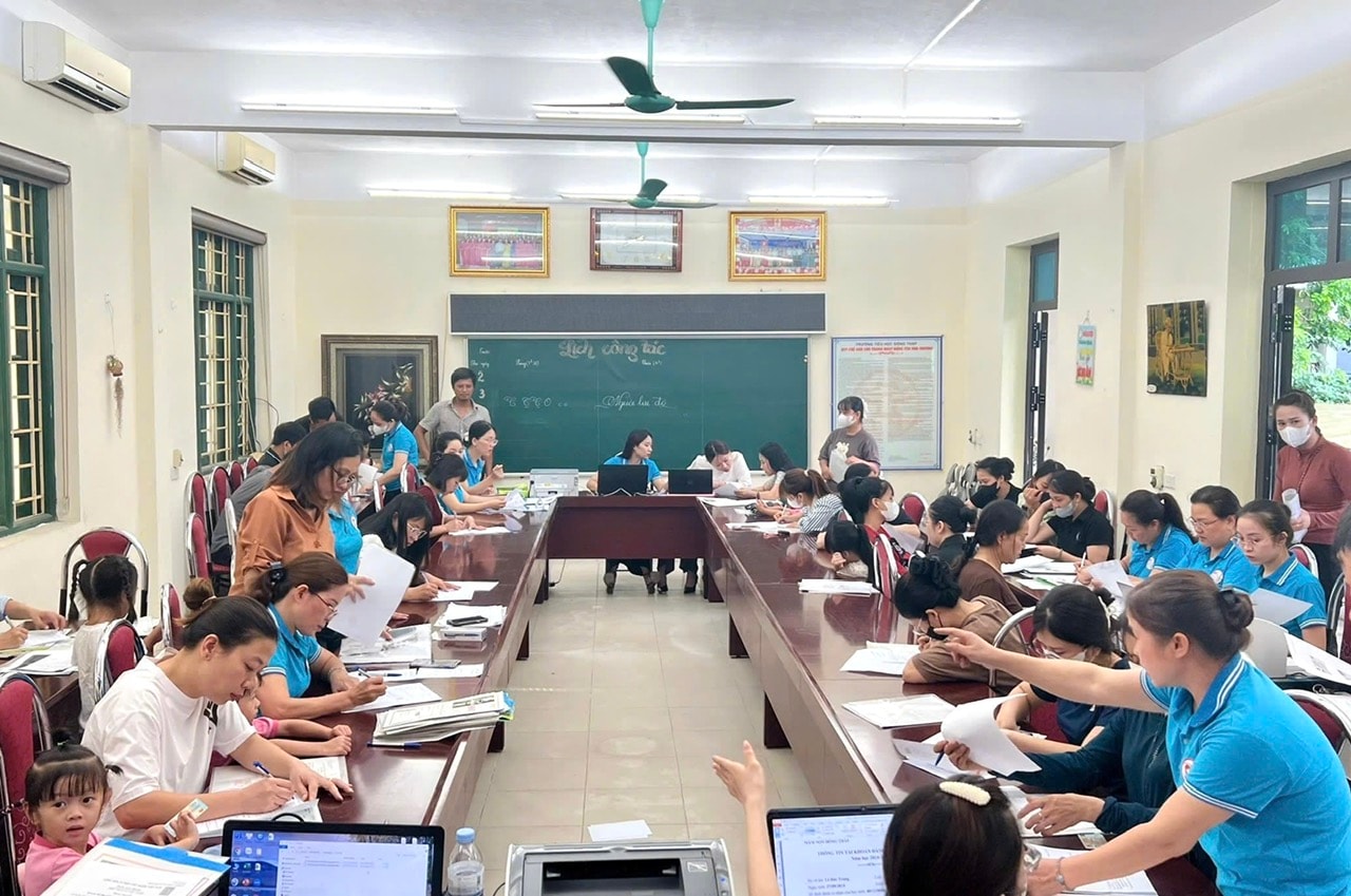 0107-tuyen-sinh-truc-tuyen-tai-th-dong-thap-dan-phuong.jpg