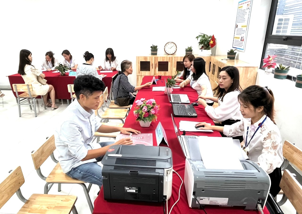 0107-tuyen-sinh-truc-tuyen-tai-th-khuong-thuong-1-kim-lien.jpg