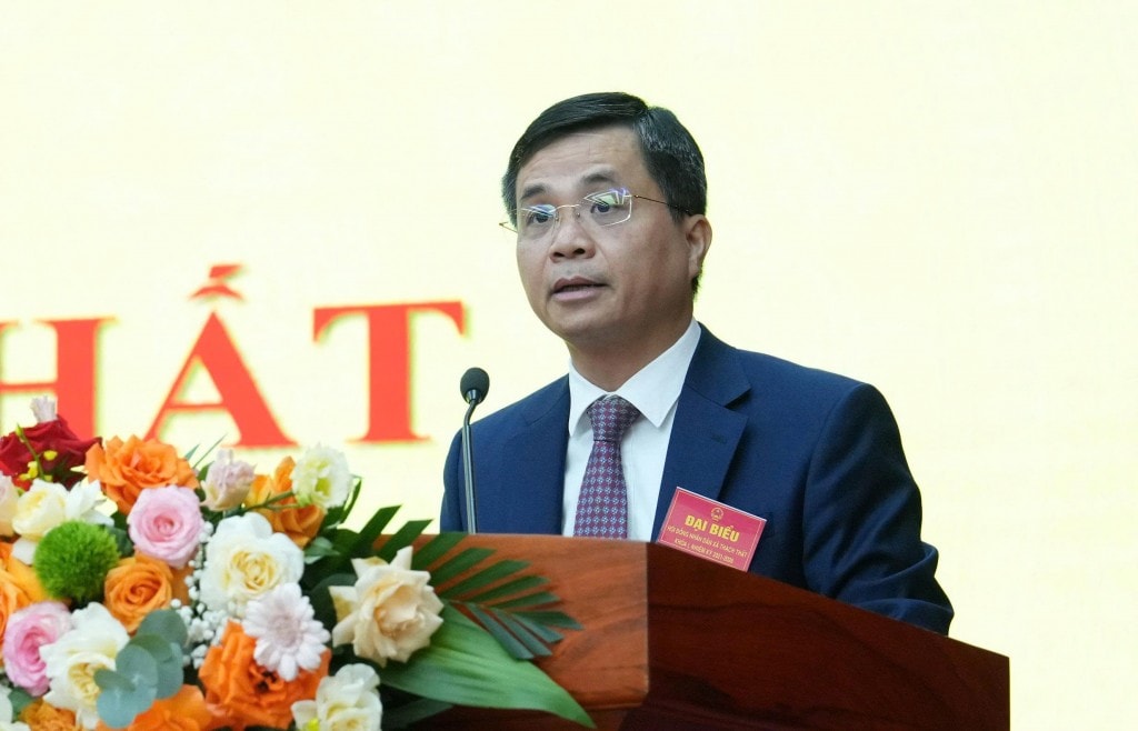 Bí thư Đảng ủy, Chủ tịch HĐND xã Thạch Thất Lê Minh Đức kết luận kỳ họp. Ảnh: Công Phương