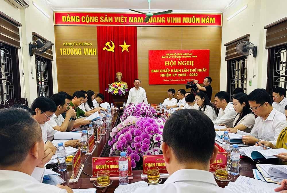 Toàn cảnh hội nghị lần thứ nhất, BCH Đảng bộ phường Trường Vinh khóa I, nhiệm kỳ 2025-2030