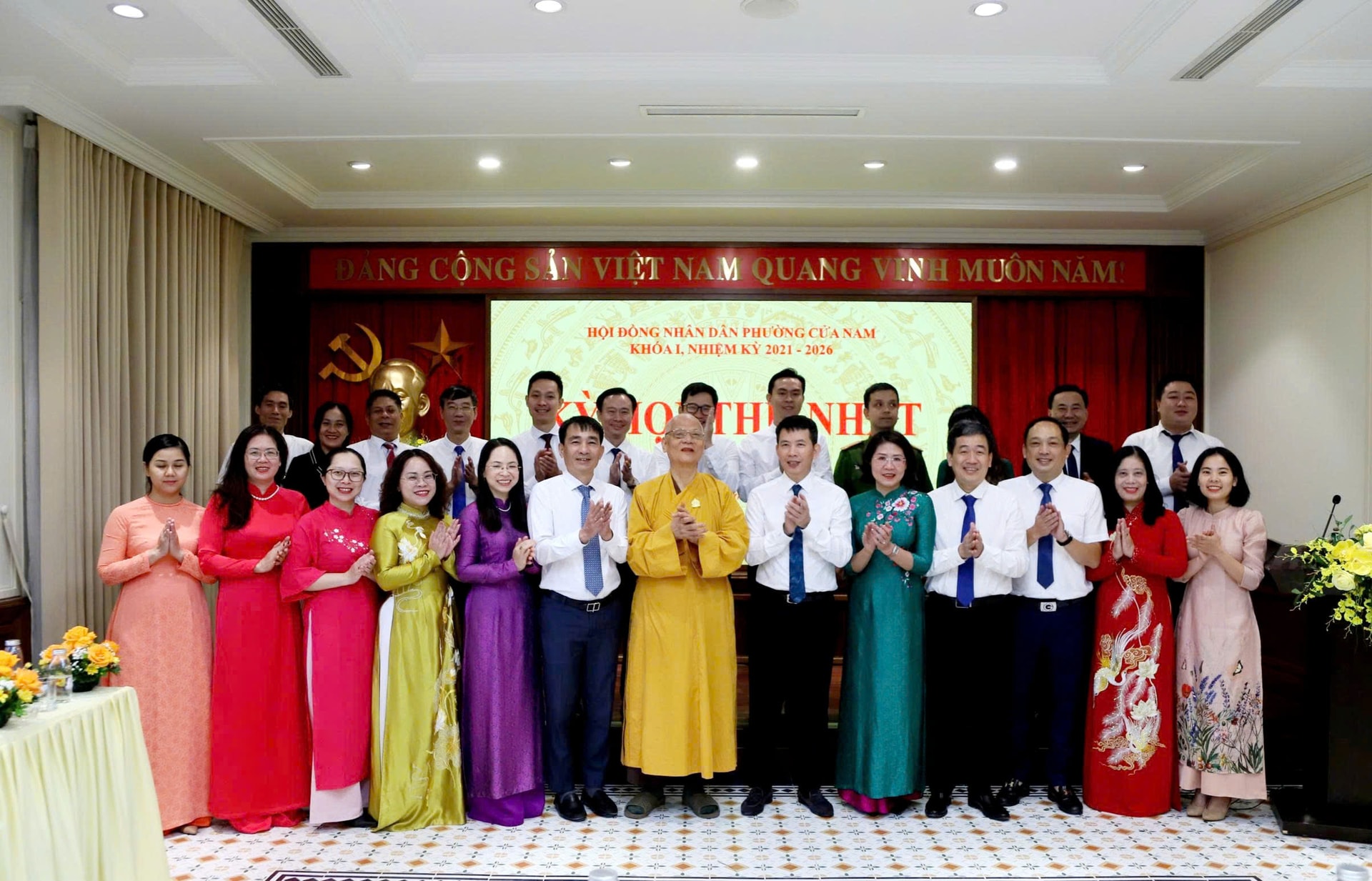 Đại biểu HĐND phường Cửa Nam dự kỳ họp thứ Nhất. Ảnh: Hương Ly 