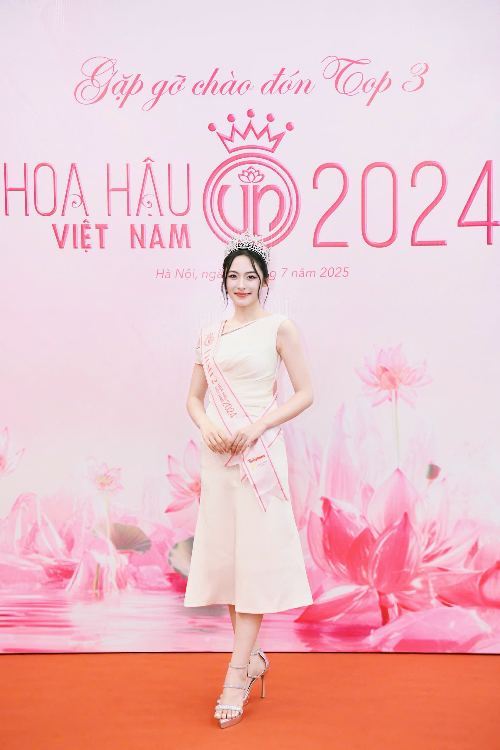 van-nhi.jpg
