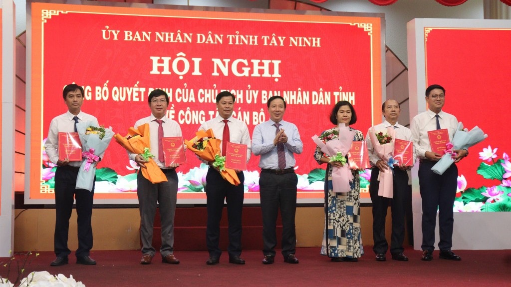 Tỉnh Tây Ninh công bố các quyết định về công tác cán bộ